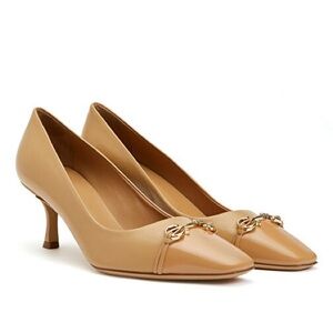 Salvatore Ferragamo Leather Pumps in Camel